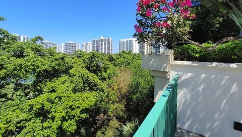 20000 E Country Club Dr