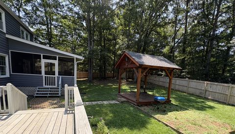 108 E Creekview Dr SW