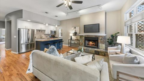 1617 N Oakley Avenue