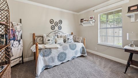 125 Lexington Dr