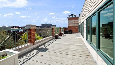 840 W Buckingham Place