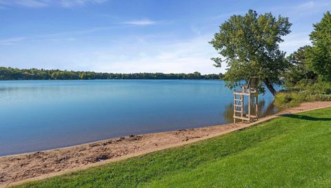 3076 Lexington Avenue N