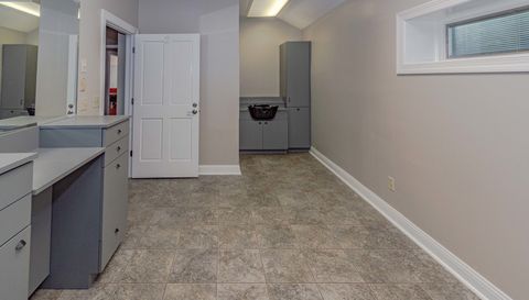 127 S Sacramento Street