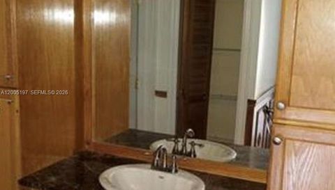 309 Lakeview Dr