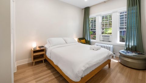 4320 N Clarendon Ave