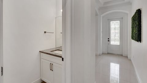 500 Ne Wavecrest Way