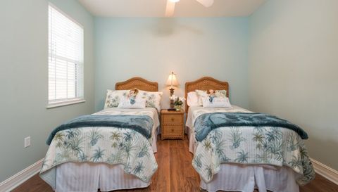 2000 Tarpon Bay Dr N,Naples