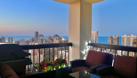 1122 N Clark St APT 3606