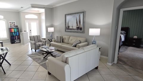 1884 Coconut Palm Cir