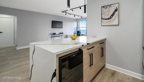 6157 N Sheridan Road