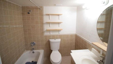 9220 Fontainebleau Blvd