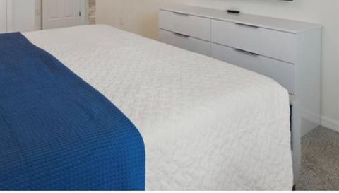 1692 TROPICAL PALMS CIRCLE