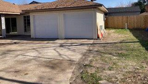 6839 Silver Star Dr