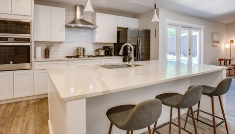 2760 N Hillbrier Cir