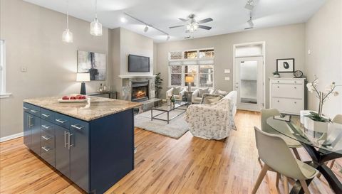 1617 N Oakley Avenue