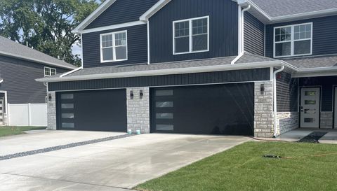 2537 Longwood Dr