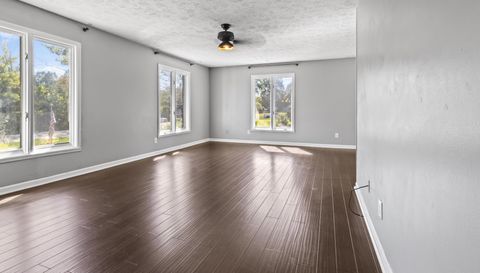 272 Canterbury Dr