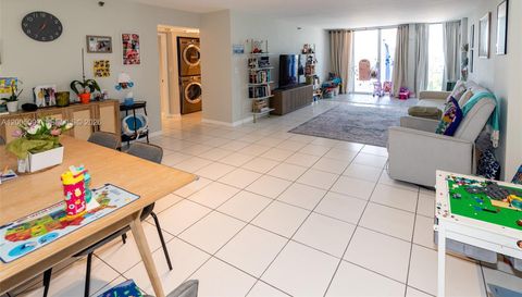 9341 Collins Ave