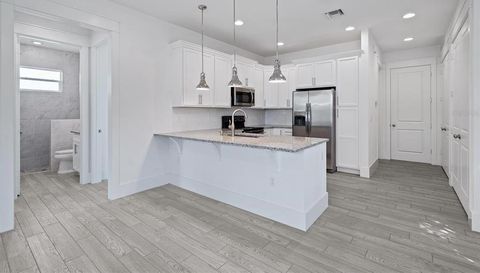 667 SW CLEVELAND AVENUE