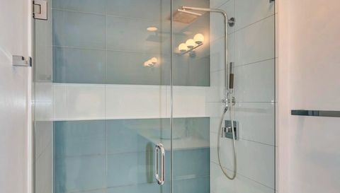 845 N KINGSBURY Street