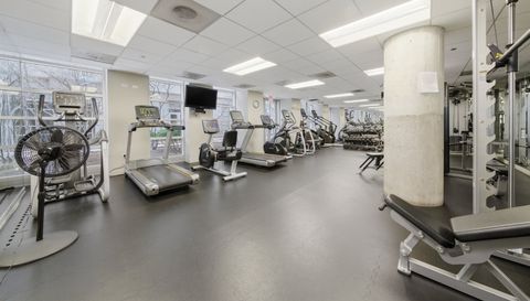 720 N LARRABEE Street