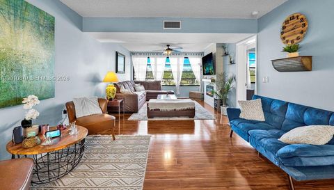 6049 Balboa Cir