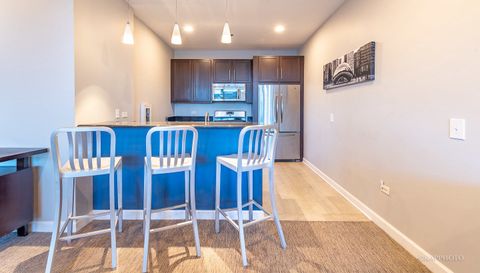 1600 S Prairie Avenue