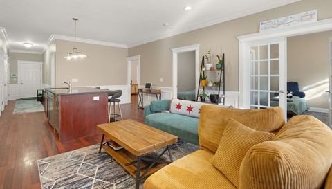 2222 W BELMONT Avenue