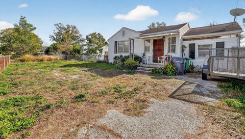 1508 W River Shore Way