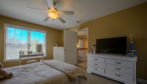 44896 Broadmoor Cir S