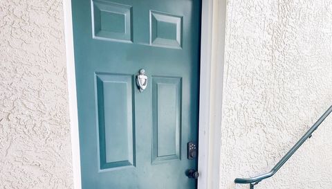 2204 Myrtlewood Cir E