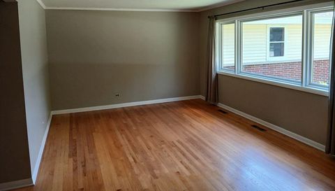 121 Mandel Ln