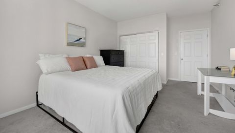 1134 W Granville Avenue