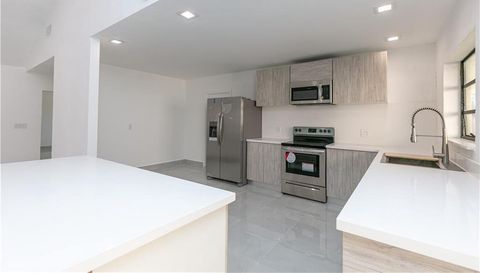 631 Palm Dr