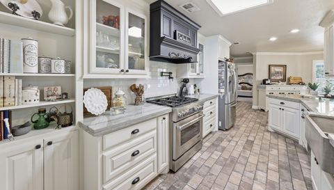 125 Lexington Dr