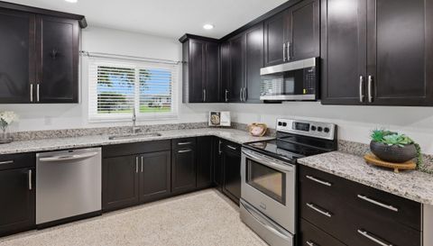412 W Shade Dr