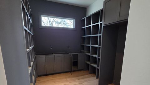 7048 Nichols Cove Dr