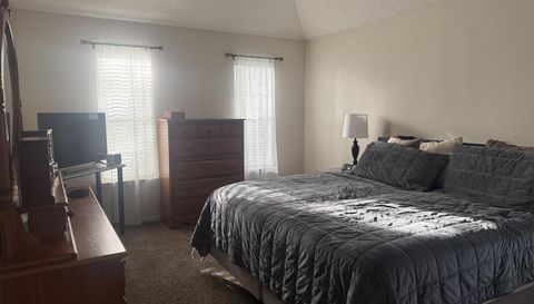 1086 Woodbriar Dr