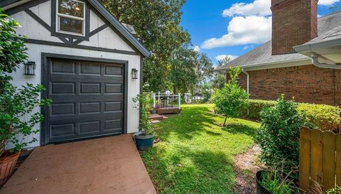996 NW SCENIC LAKE DRIVE