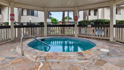 2929 ANTIQUE OAKS CIRCLE