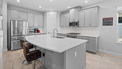 4512 CRESTPOINT Wy