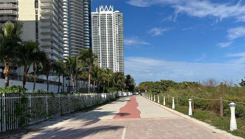 6039 Collins Ave