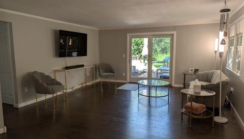 301 E Elm St