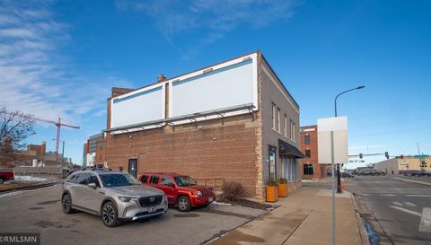 223 Broadway Avenue N