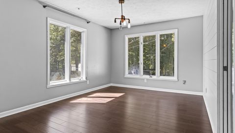 272 Canterbury Dr