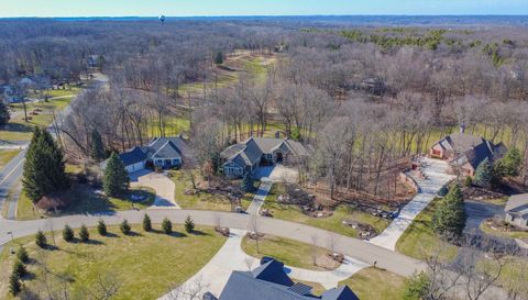 4209 N Oak Pointe Ct NE