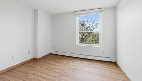 1425 W 28th Street W