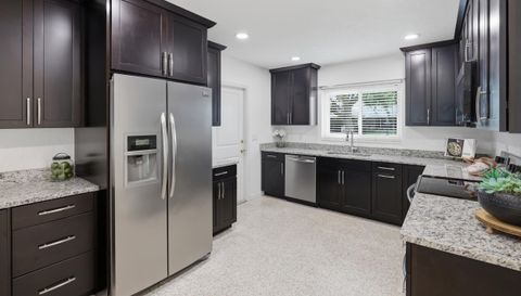 412 W Shade Dr