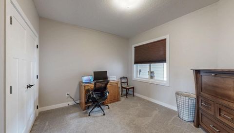 698 Shardlow Place NE