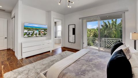 500 Ne Wavecrest Way